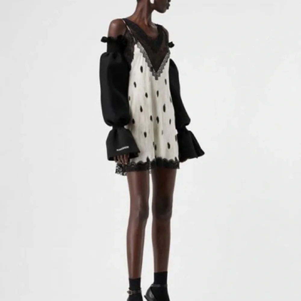 Burberry Detachable Arm Sleeves - Picture 5 of 5